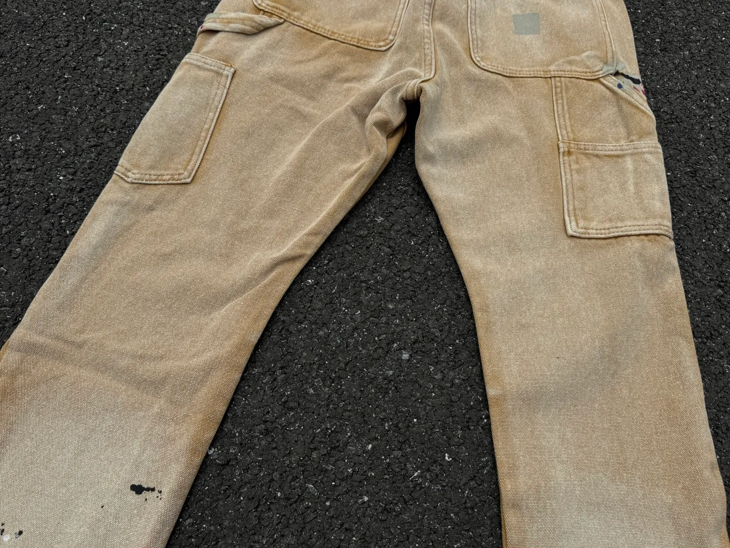 P250💰G91 GALLERY DEPT. Spliced ​​patches, ink-splashed denim bell-bottoms, washed distressed spliced ​​jeans, denim washing factory. During the process, the owner of the washing factory helped introduce a boss who once worked at the Levi OEM factory and then started his own business. This also paved the way for the following styles. Therefore, Levi's remodeled single product for the base plate is really familiar. Whether it is the fabrics supplied or the lathes used in production, there is nothing to choose from. -Color: Black -Size: S-XXL (corresponding to 28-36)